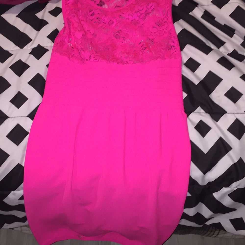 I’m selling a dress it pink and it doesnt have tag